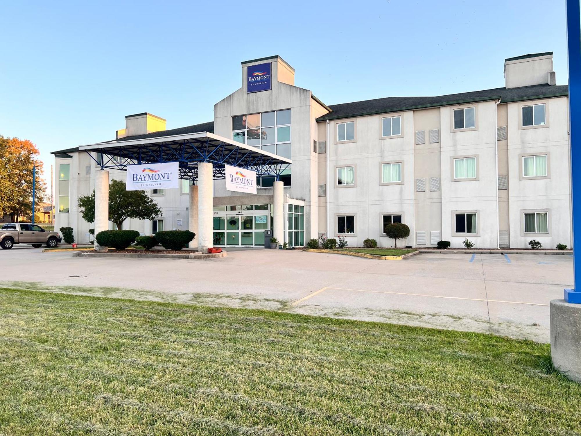 Baymont By Wyndham Kingdom City Ngoại thất bức ảnh